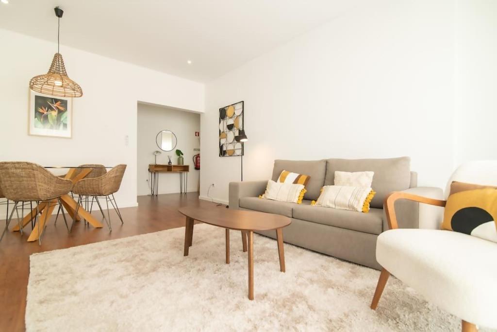 Cozy Sea View Apartment Near City & Airport Ponta Delgada Exterior foto